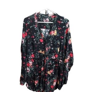 Torrid black with flowers 1X top front pockets rn 148862